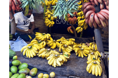 Excursão a Stone Town e à Quinta das Especiarias com almoço tradicionalPasseio pela Cidade de Pedra e Fazenda de Especiarias com Almoço Tradicional