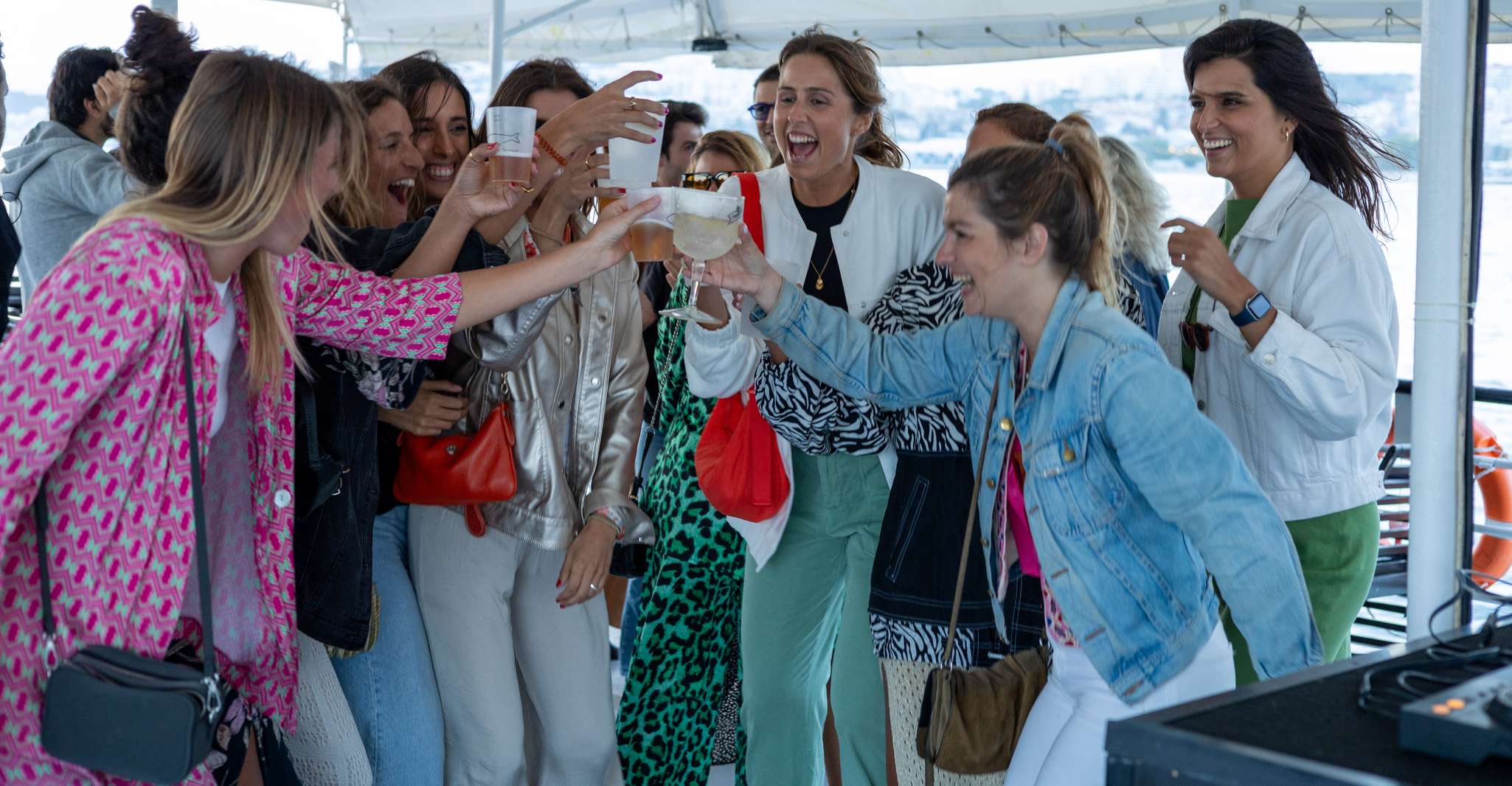 Lisbon: Sunset Boat Tour with Music and Drinks