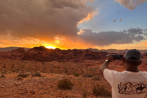 Las Vegas: Passeio ao pôr do sol no Vale do Fogo com traslados do hotelLas Vegas: Excursão ao pôr do sol no Valley of Fire com traslados de hotel