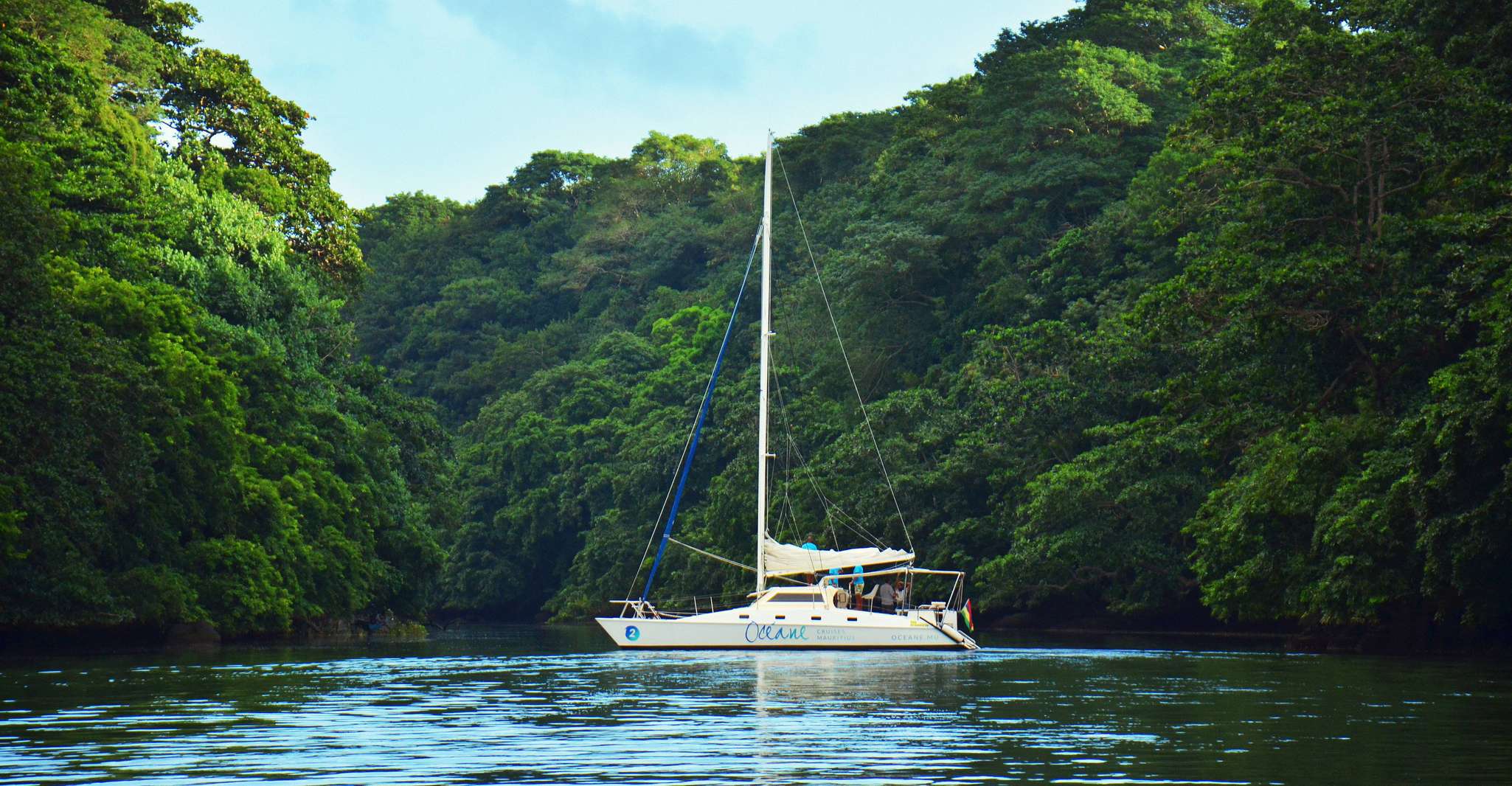 Île aux Cerfs, Full-Day Catamaran Cruise with BBQ Lunch - Housity