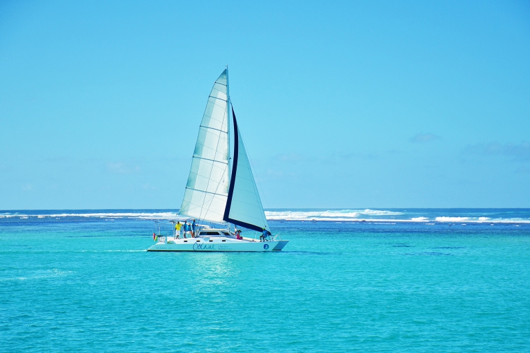 Mauritius: Île aux Cerfs Tagestour per BootBootsfahrt ab Treffpunkt