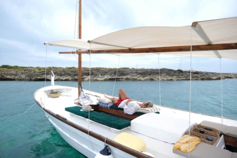 Żegluj po południowych plażach Majorki na pokładzie autentycznego statku LlautSol Prywatna wycieczka