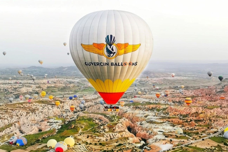 Göreme: Luchtballonvlucht bij zonsopgang boven sprookjesachtige schoorstenen