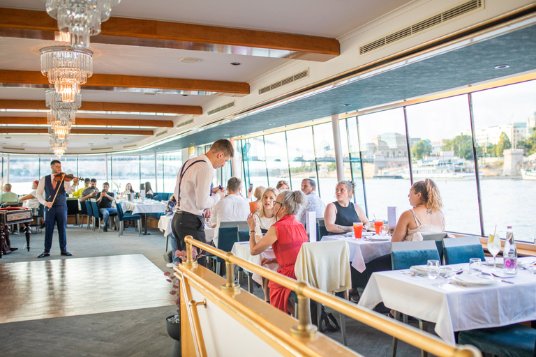 Budapest: Crucero nocturno y cena con bebida de bienvenidaNuevo menú vegetariano