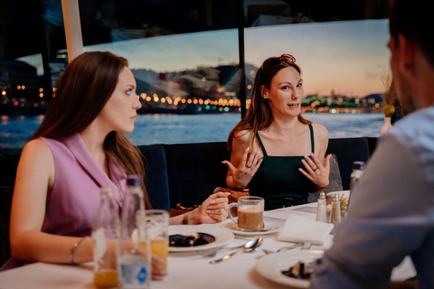 Budapest: Crucero nocturno y cena con bebida de bienvenidaNuevo menú vegetariano