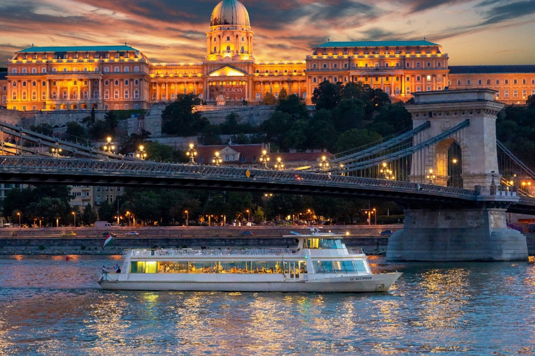 Budapest : Croisière en soirée et dîner avec boisson de bienvenueNouveau menu traditionnel hongrois 2