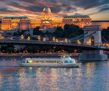 Budapest: Evening Cruise and Dinner with Welcome Drink