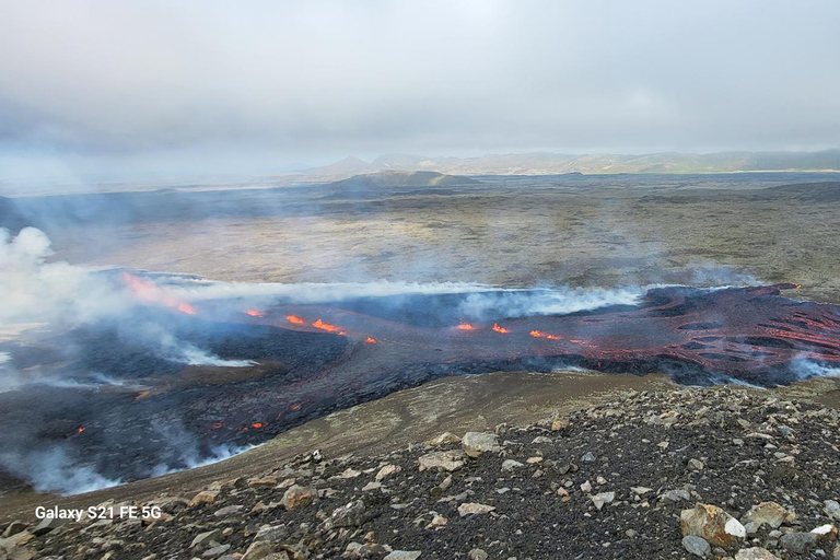 Randonnée au volcan Geldingadalir et billet confort au lagon bleu