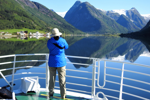 Voss: Geführte Fjord- und Gletschertour nach FjærlandGeführte Fjord- und Gletschertour: Rundfahrt Voss-Fjearland