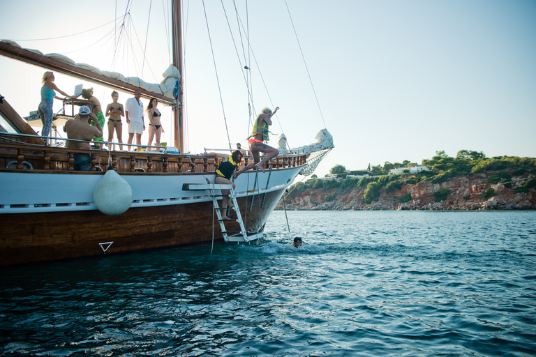 Athen: Agistri, Moni und Aegina Kreuzfahrt mit Mittagessen und GetränkenKreuzfahrt ohne Hotelabholung