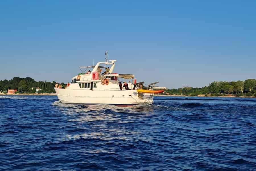 Umag: Bootsfahrt bei Sonnenuntergang mit Delfinbeobachtung. Foto: GetYourGuide Umag: Bootsfahrt bei Sonnenuntergang mit Delfinbeobachtung. Foto: GetYourGuide