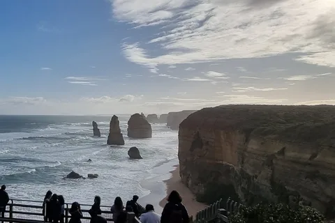 Private and Luxury Great Ocean Road and 12 Apostles Day Tour