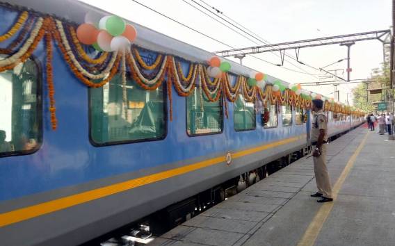 Taj Mahal & Agra Fort Tour mit dem Gatimaan Superfast Train