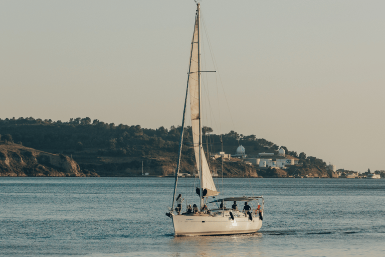 Lisbona: giro in barca - la barca a vela più comodaTour privato