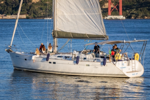 Lizbona: Wycieczka łodzią - najwygodniejsza żaglówkaPrywatna wycieczka