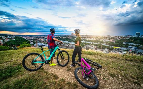 Prag auf dem E-Bike: Erkunde die Parks in der Innenstadt und die atemberaubende Aussicht