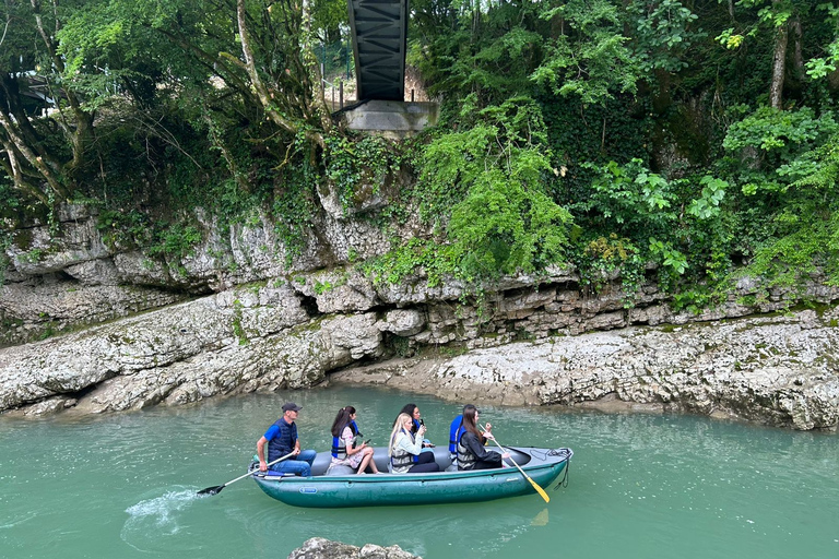 Au départ de Tbilissi : Excursion d'une journée dans les canyons et les grottes de Kutaisi