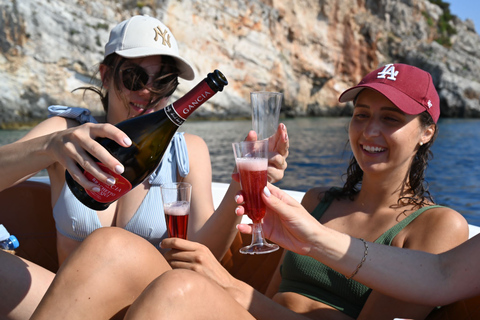 Croisière privée vers la plage des épaves et les grottes bleues