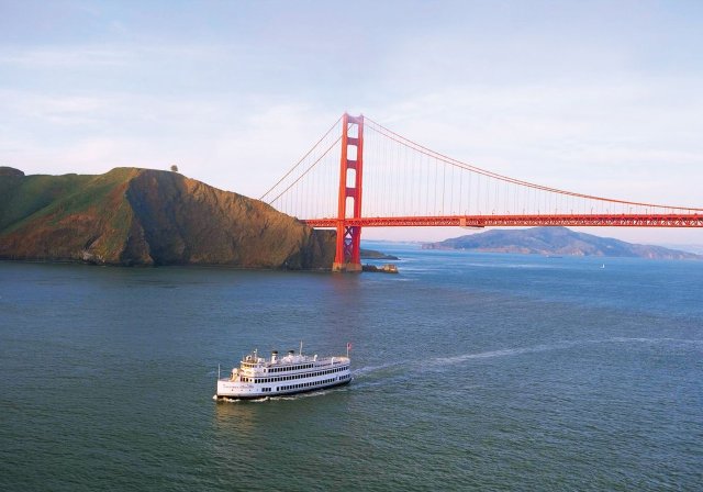 San Francisco: Christmas Day Buffet Brunch or Dinner Cruise