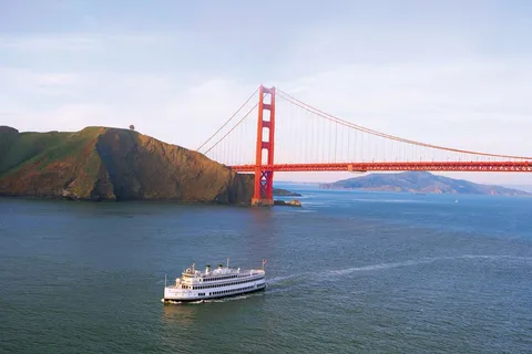 San Francisco: Christmas Day Buffet Brunch or Dinner Cruise