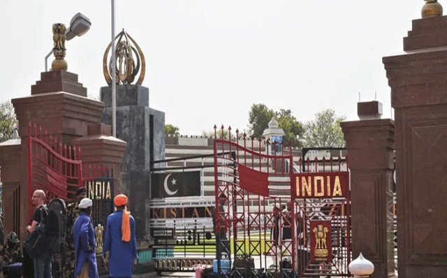 Visit Wagah Border Retreat Ceremony With Dinner in Amritsar