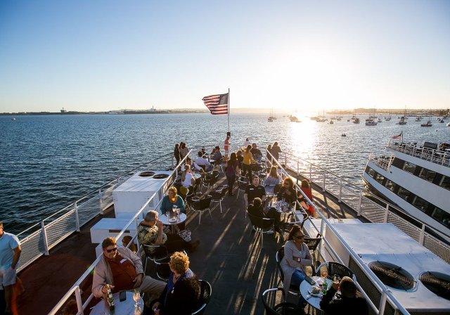 San Diego: Brunch o Cena Crucero Gourmet de Nochevieja