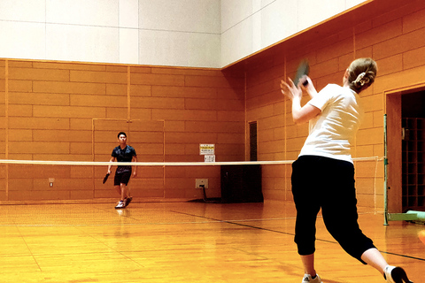 Pickleball in Osaka mit einheimischen Spielern!Pickleball: Ogimachi Pool (Osaka)