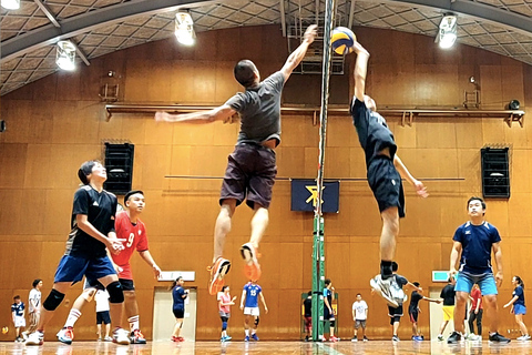 Volleyball in Osaka & Kyoto with locals! Volleyball: Ogimachi Pool (Osaka)