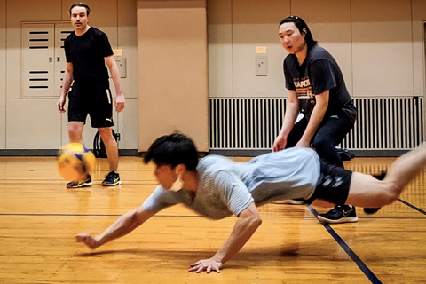 Volleyball in Osaka & Kyoto with locals! Volleyball: Ogimachi Pool (Osaka)