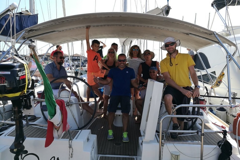 Catania: Paseo en velero por la costa con aperitivo y almuerzo