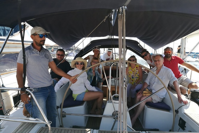 Catania: Segeltörn entlang der Küste mit Aperitif und Mittagessen