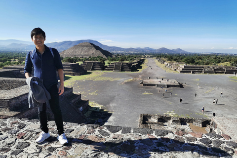 PRIVÉTOUR IN TEOTIHUACAN EN GUADALUPE BASILIEK