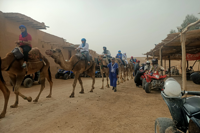 Passeio de camelo e passeio de quadriciclo no deserto de Agafay com almoço