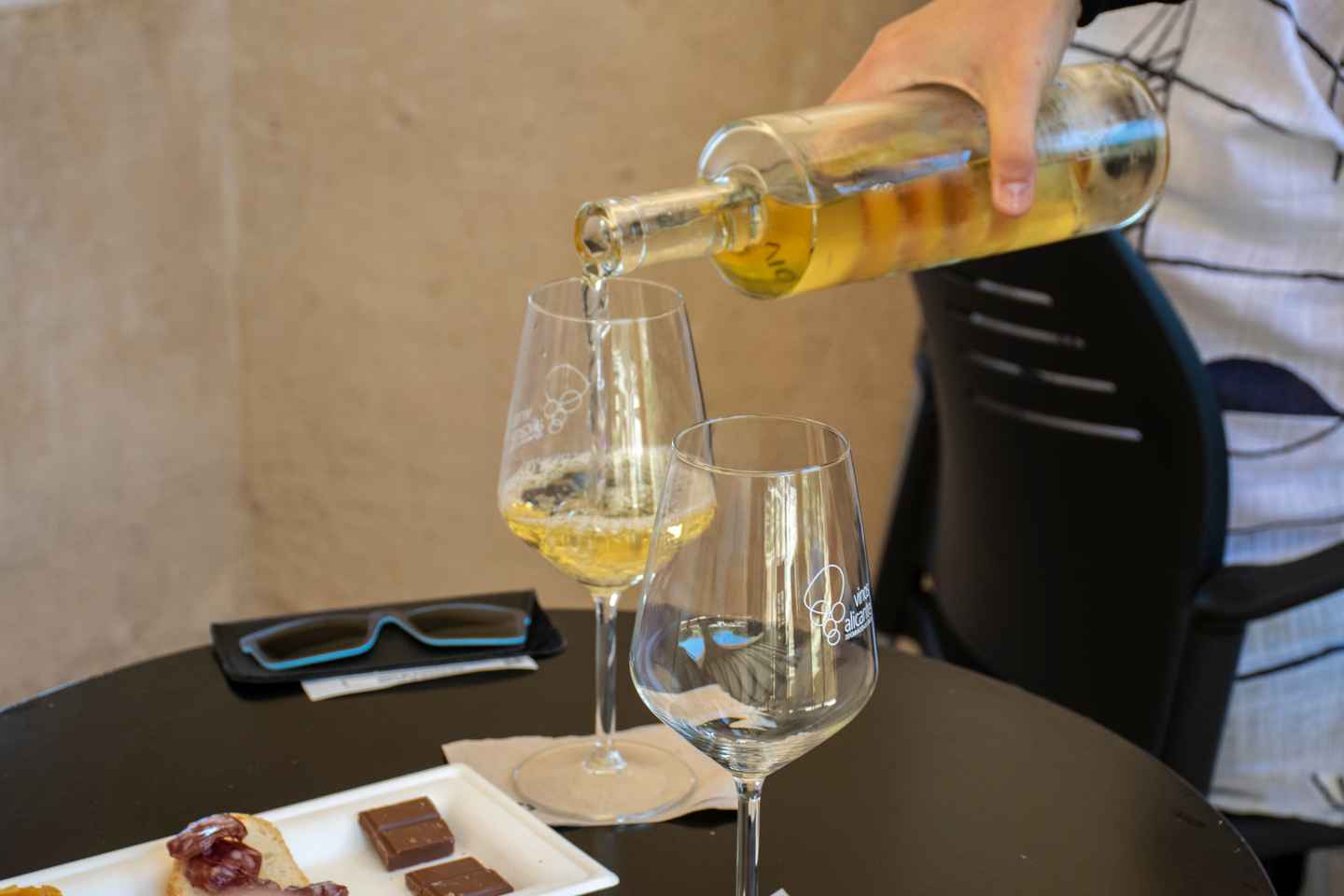 Cata de vinos en el Castillo de Santa Bárbara, Alicante