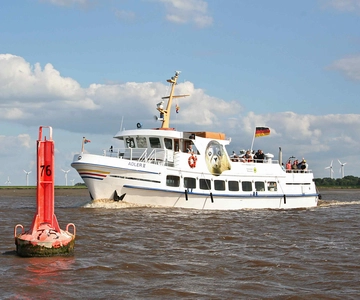 From Eidersperrwerk: Boat trip to see the seals
