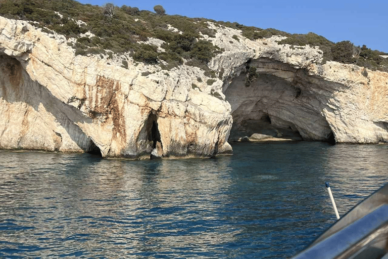 Zante: Crucero por la isla y las tortugas en EuroskyNaufragio Cuevas Azules e Isla de las Tortugas Cuevas Ceri