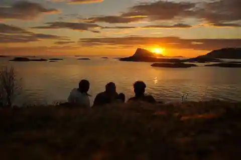Tromsø: Midnight Sun, Campfire, Beach, Evening Tour