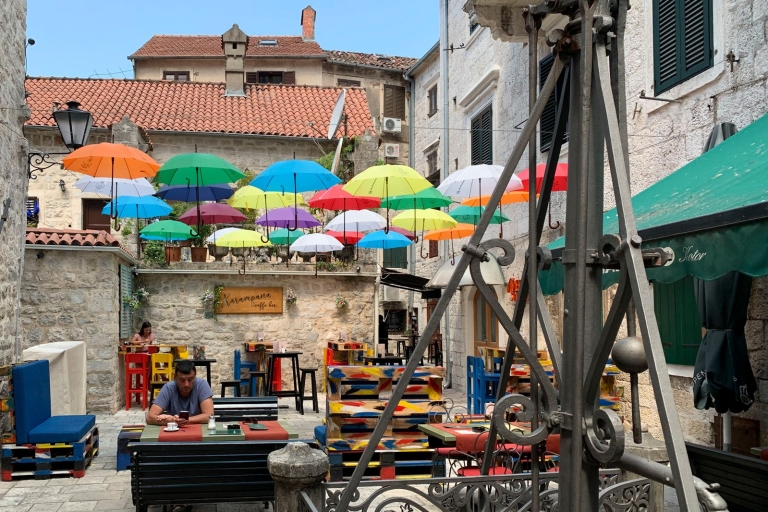 Stadtentdeckungsspiel: die mittelalterliche Straße in der Altstadt von KotorStandard Option