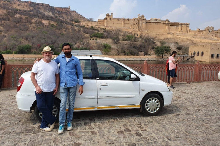 Z Delhi: prywatny transfer z Delhi do Agry w samochodzie ACPrywatny transfer samochodem AC i kierowcą
