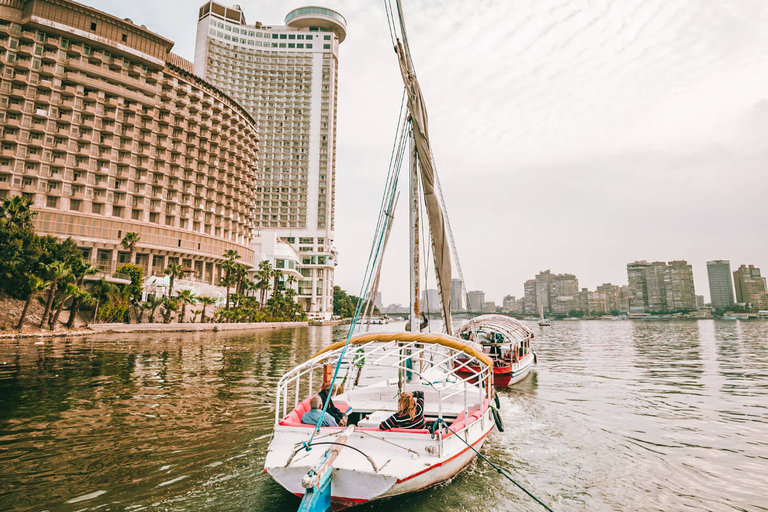 Melhor passeio de Felucca no Nilo com o Khan El Khalili BazaarPasseio de Felucca no Nilo com atividades noturnas no Cairo