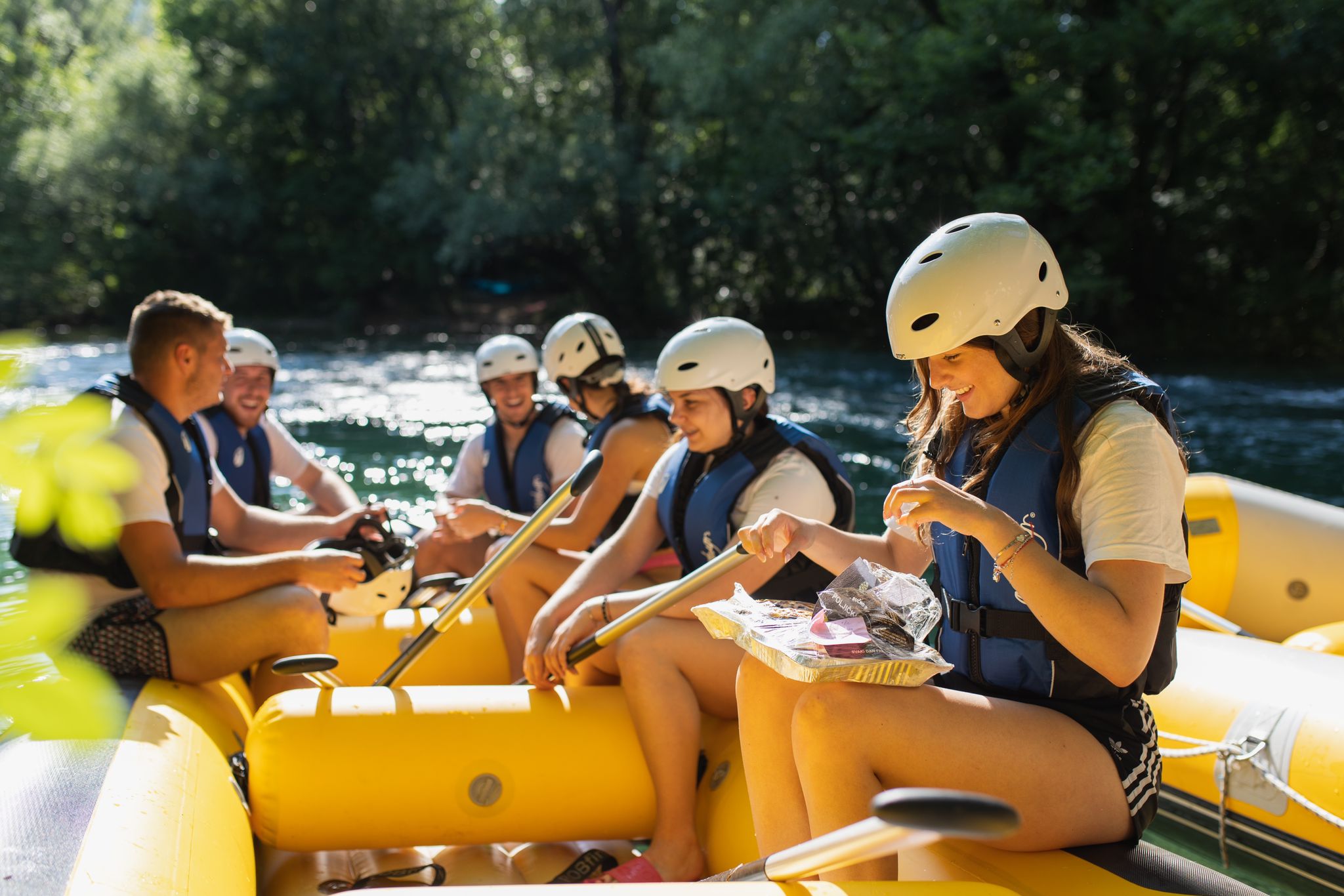 Von Split oder Omiš: Rafting, Klippenspringen und Höhlenerkundung