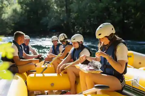 Au départ de Split ou d'Omiš : Rafting, saut de falaise et exploration de grottes