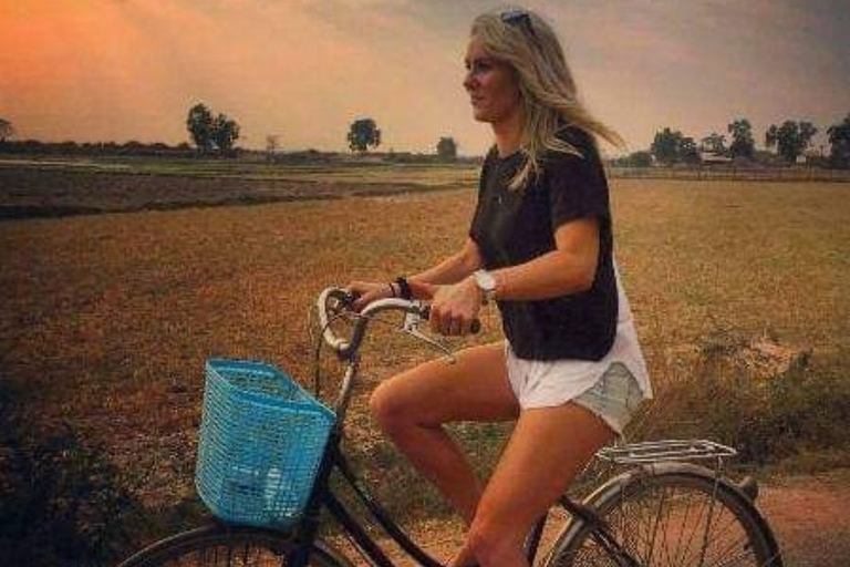 Kleingruppentouren zum Sonnenuntergang auf dem LandeDeine Touren sind inklusive Reiseleiter, Fahrrad, Tuk Tuk und Fahrer