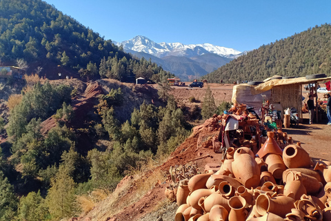 De Marrakech: Excursão de um dia ao Vale do Ourika e às Montanhas Atlas