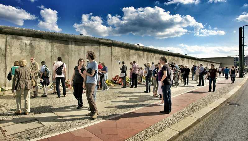 berlin wall memorial guided tour