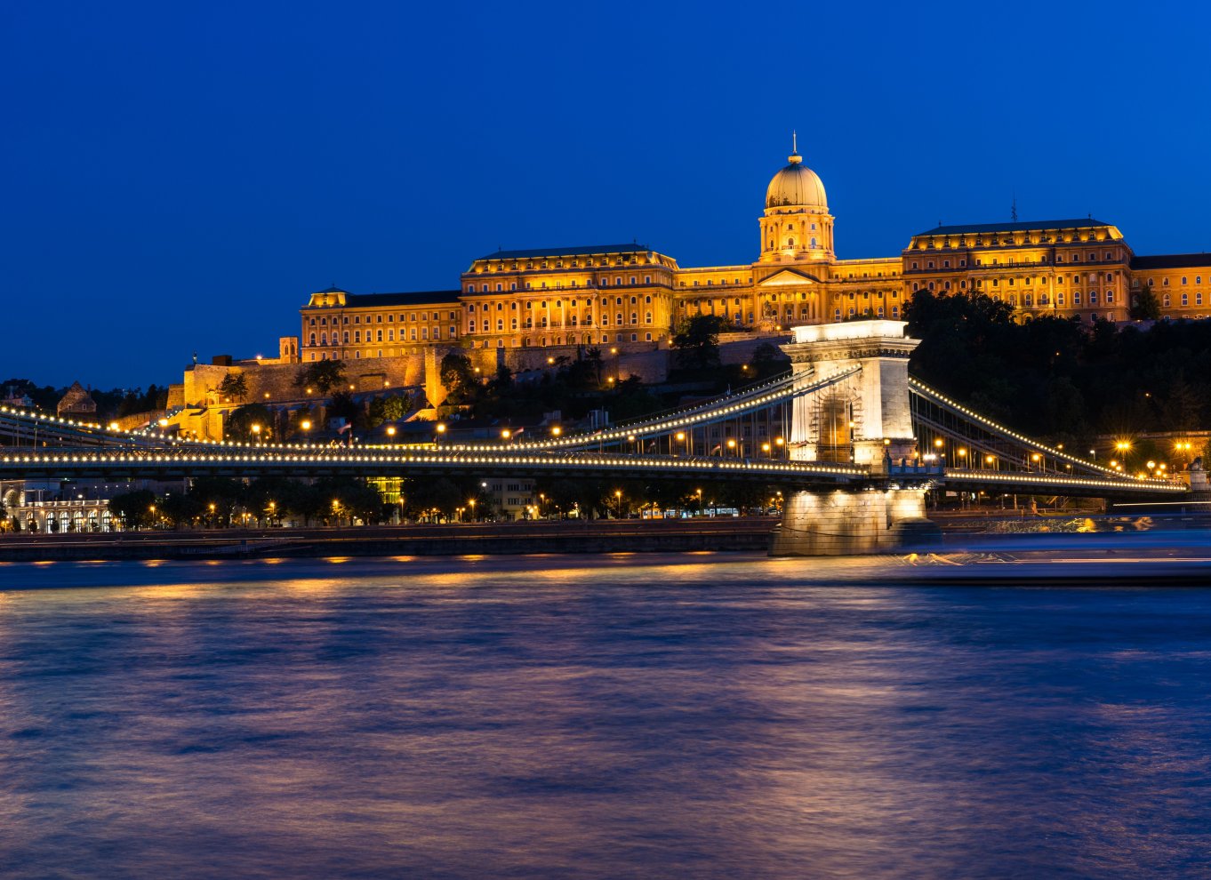budapest evening sightseeing cruise and unlimited prosecco