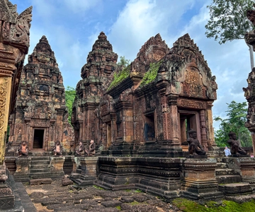 Banteay Srei, Beng Mealea & Koh Ker Small-Group Tour