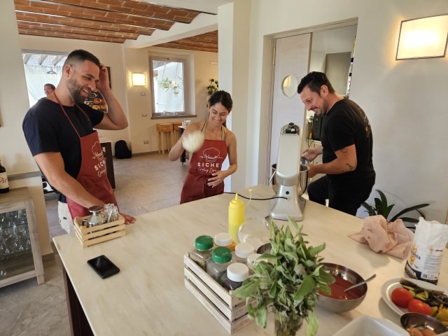 Visit Chianti Pizza and Tiramisù Class With Meal in San Giovanni Valdarno