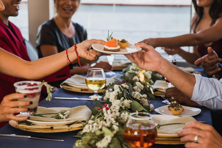 Marina Del Rey: Weihnachtsfeiertag Buffet-Brunch oder Dinner-KreuzfahrtGourmet-Dinner-Kreuzfahrt am ersten Weihnachtstag