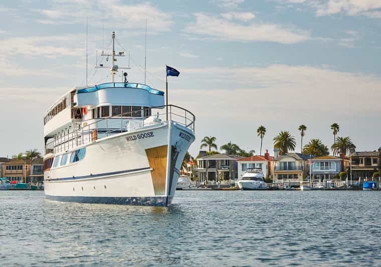 Newport Beach: Christmas Eve Buffet Brunch or Dinner Cruise